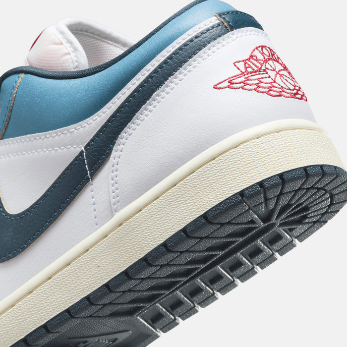 Up close, rear view of the Men's Air Jordan 1 Low SE.