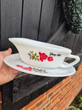 Gravy slut gravy boat with serving plate