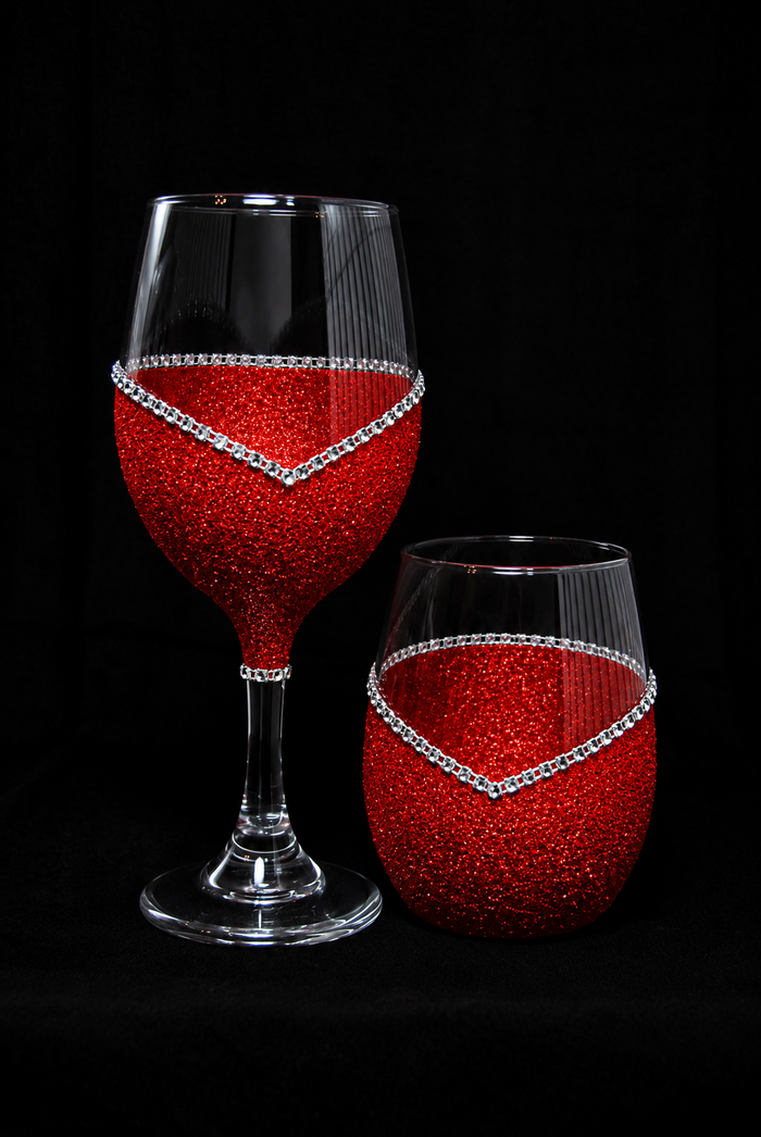 I Run On Sarcasm, Wine & Dogs – Bling Glitter Glass Wine Glasses (Just Sayin’ Collection)