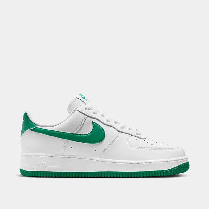 Side view of the Nike Men's Air Force 1 '07.