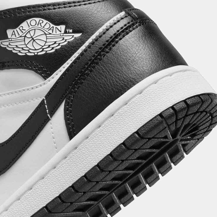 Up close, rear view of the Women's Air Jordan 1 Mid.
